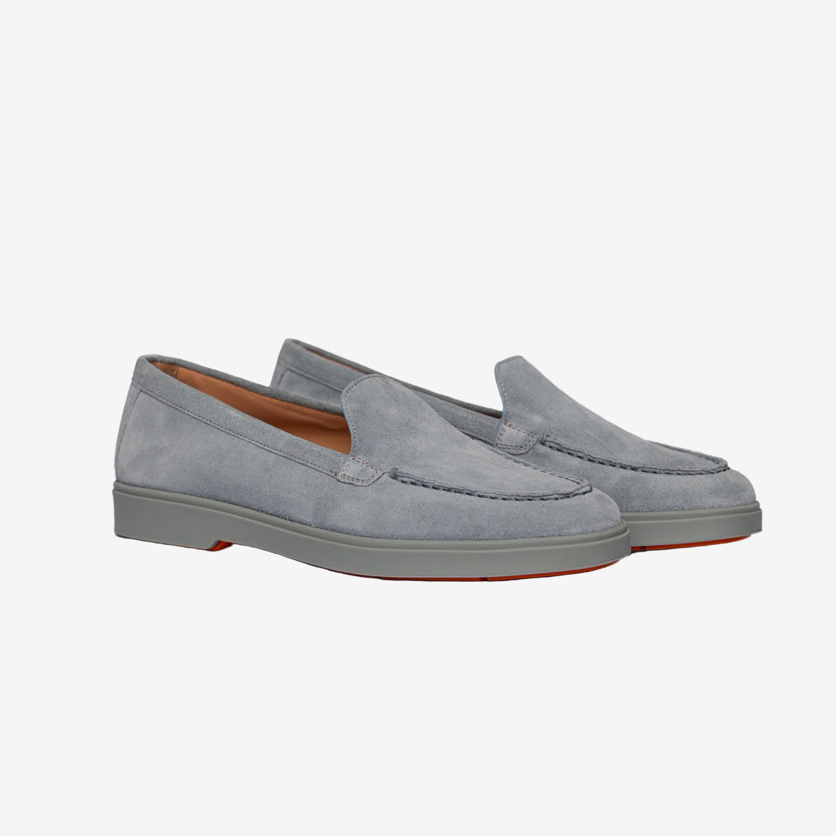 blauwe suède loafers ton-sur-ton zool