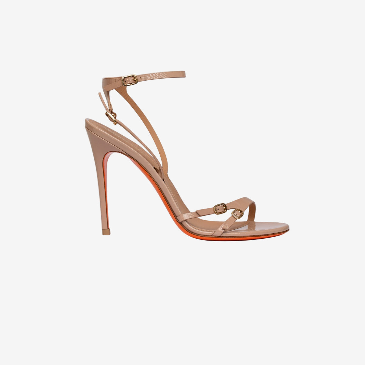 beige lakleren sandaal hoge hak