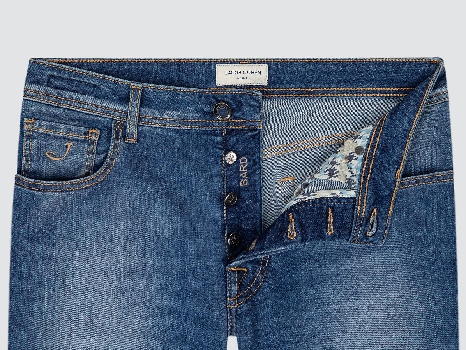 Bard Jeans aus hellblauem Super-Stretch-Denim mit Vintage-Waschung