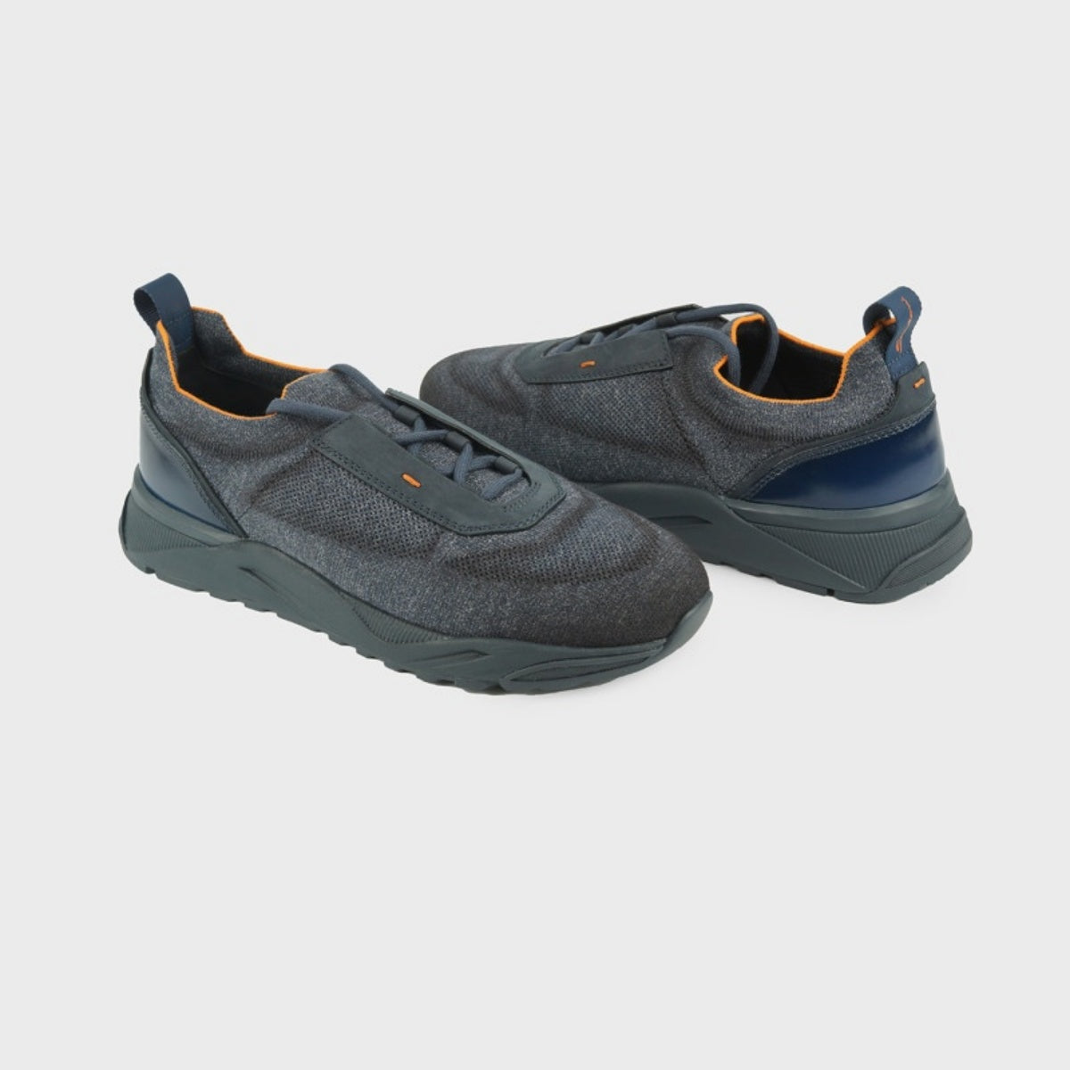 Blaue Slip-On-Sneakers Schnüren