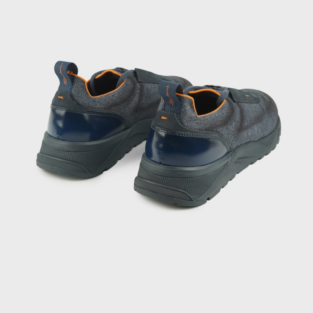 Blaue Slip-On-Sneakers Schnüren