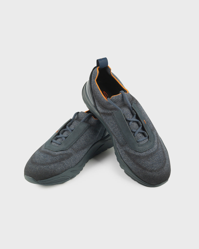 Blaue Slip-On-Sneakers Schnüren