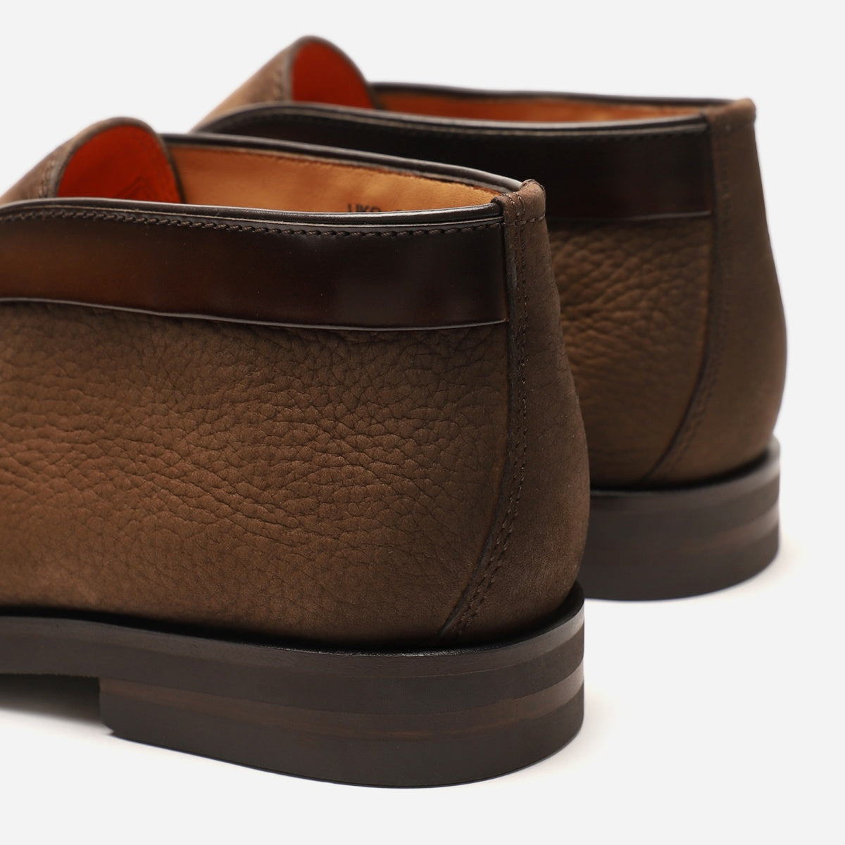 Braun Nubuk Desert boots gekröpfter Gummisohle