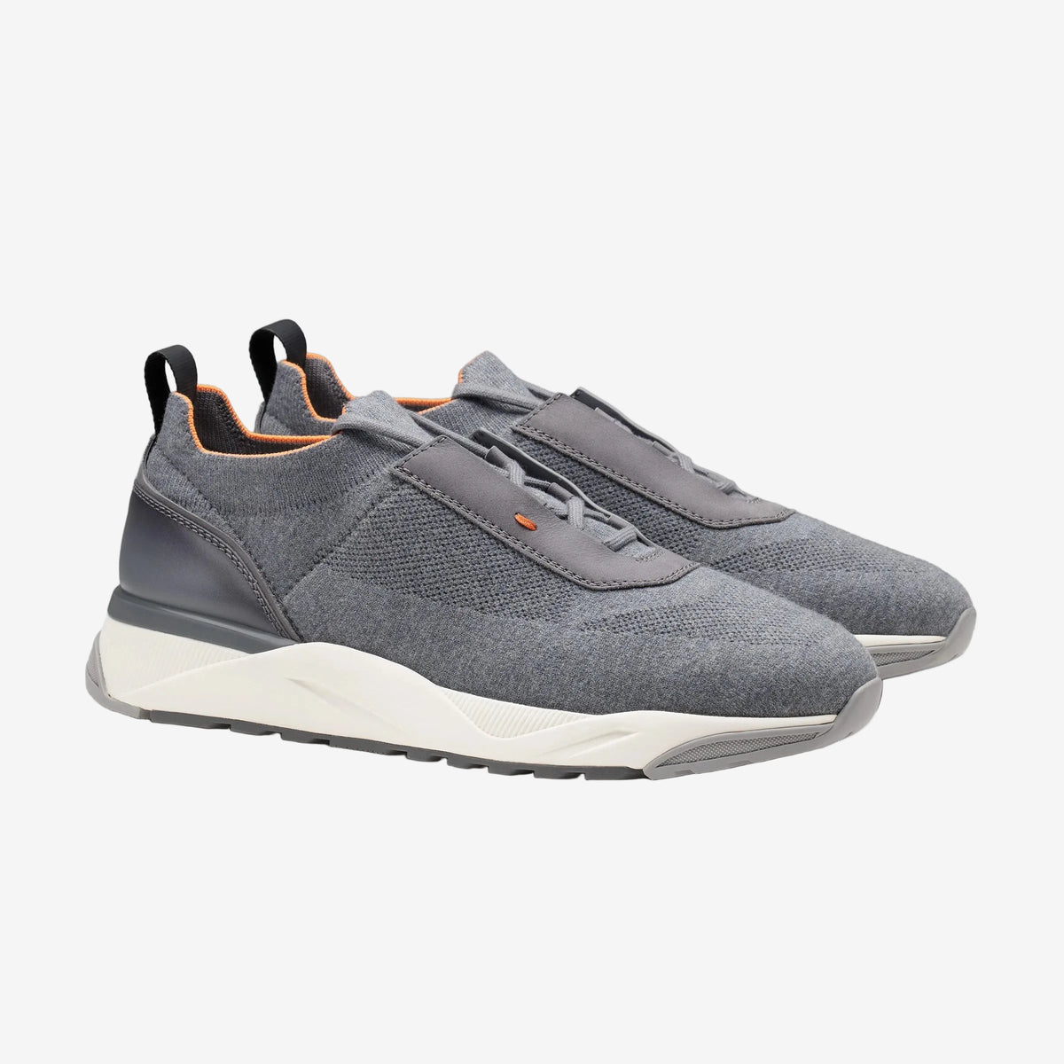 Hellblauer Stoff- und Ledersneaker