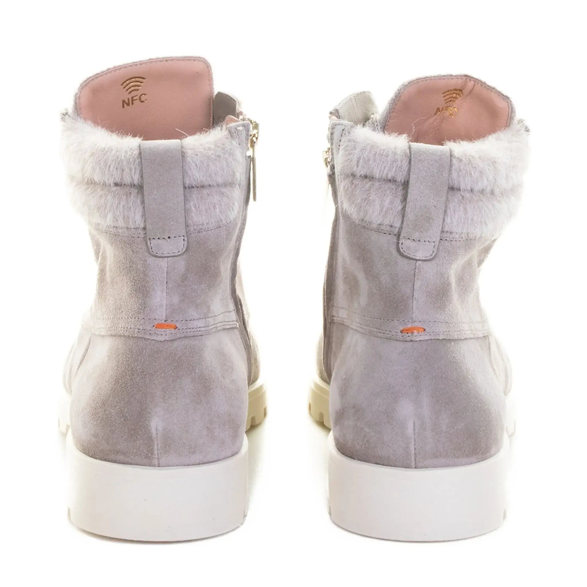 Botas beige ribete de pelo y suela goma