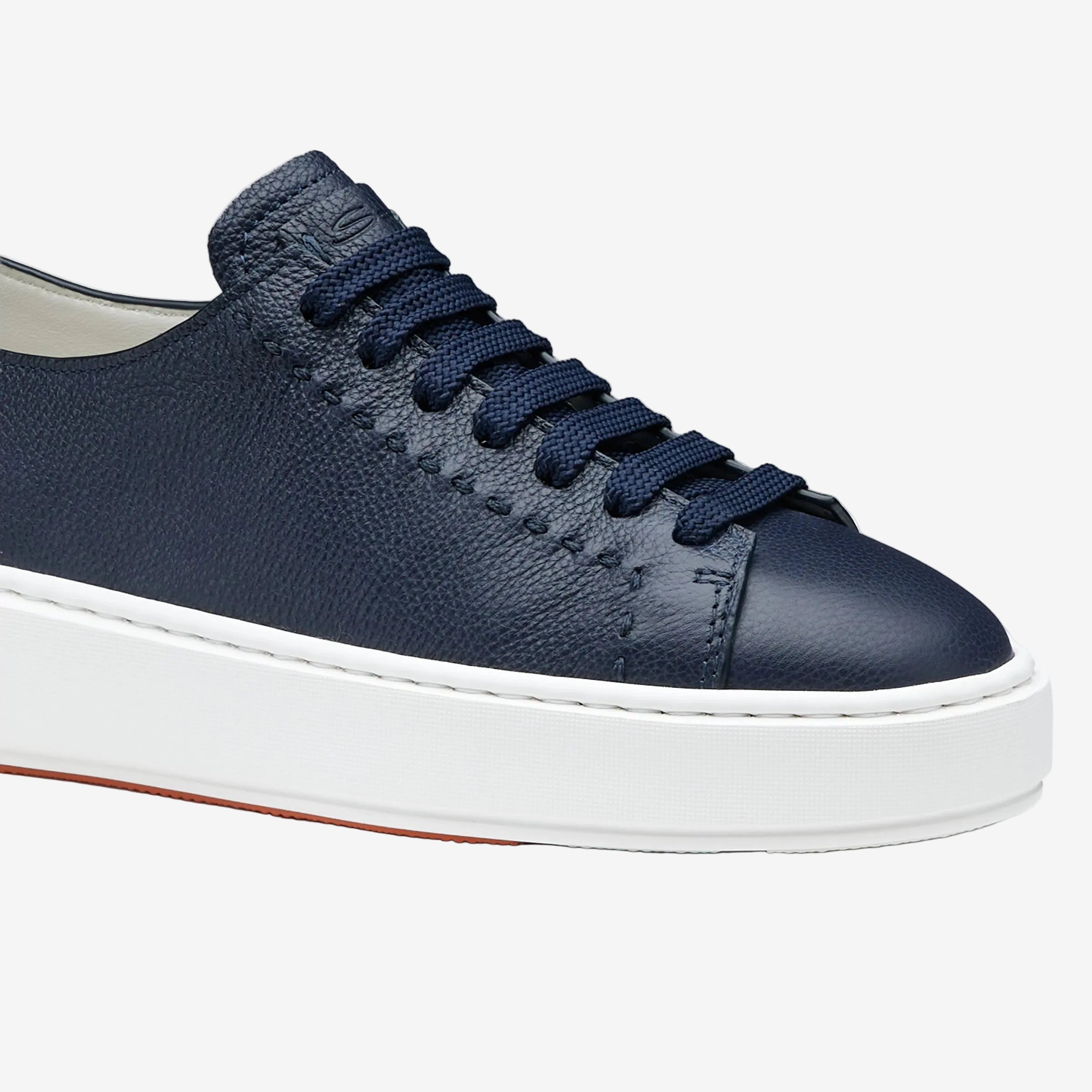 Blaue Sneakers aus gewalktem Leder