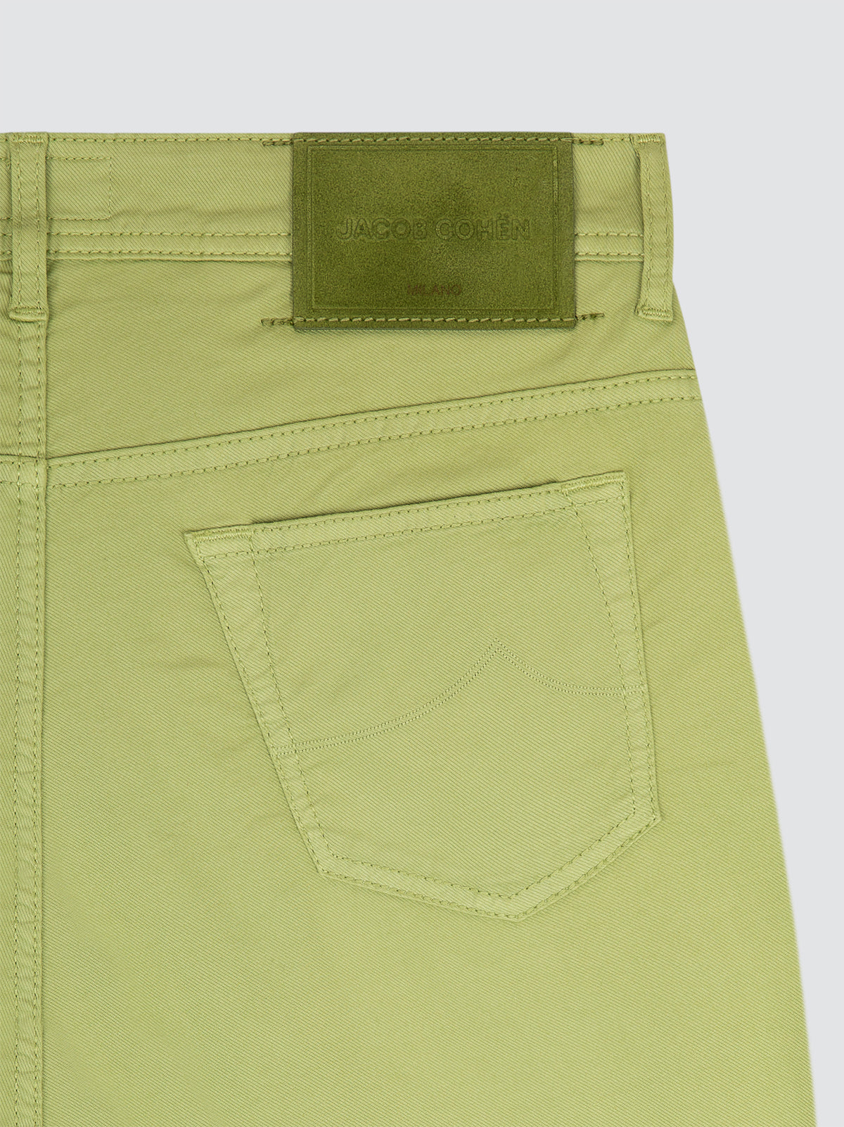 Sage Green bermuda Lou Jacob Cohën with a patch on a light gray background