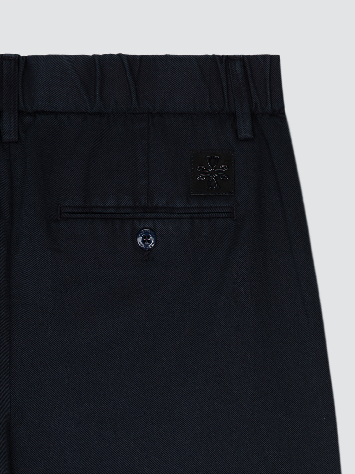 Navy blue short Jacob Cohën with a brand logo on the pocket against a light gray background
