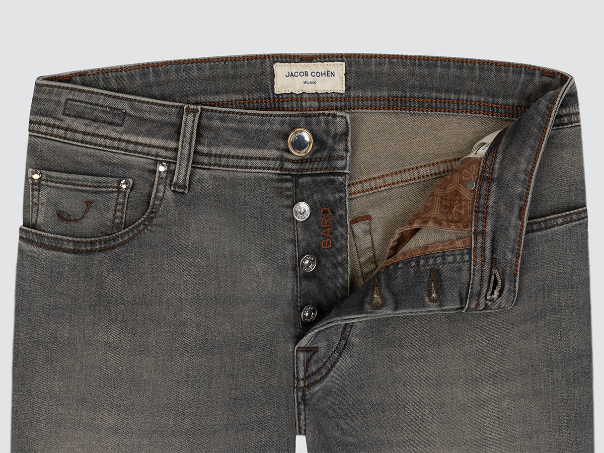 Bard Five-Pocket-Jeans aus mittelgrauem Super-Stretch-Denim