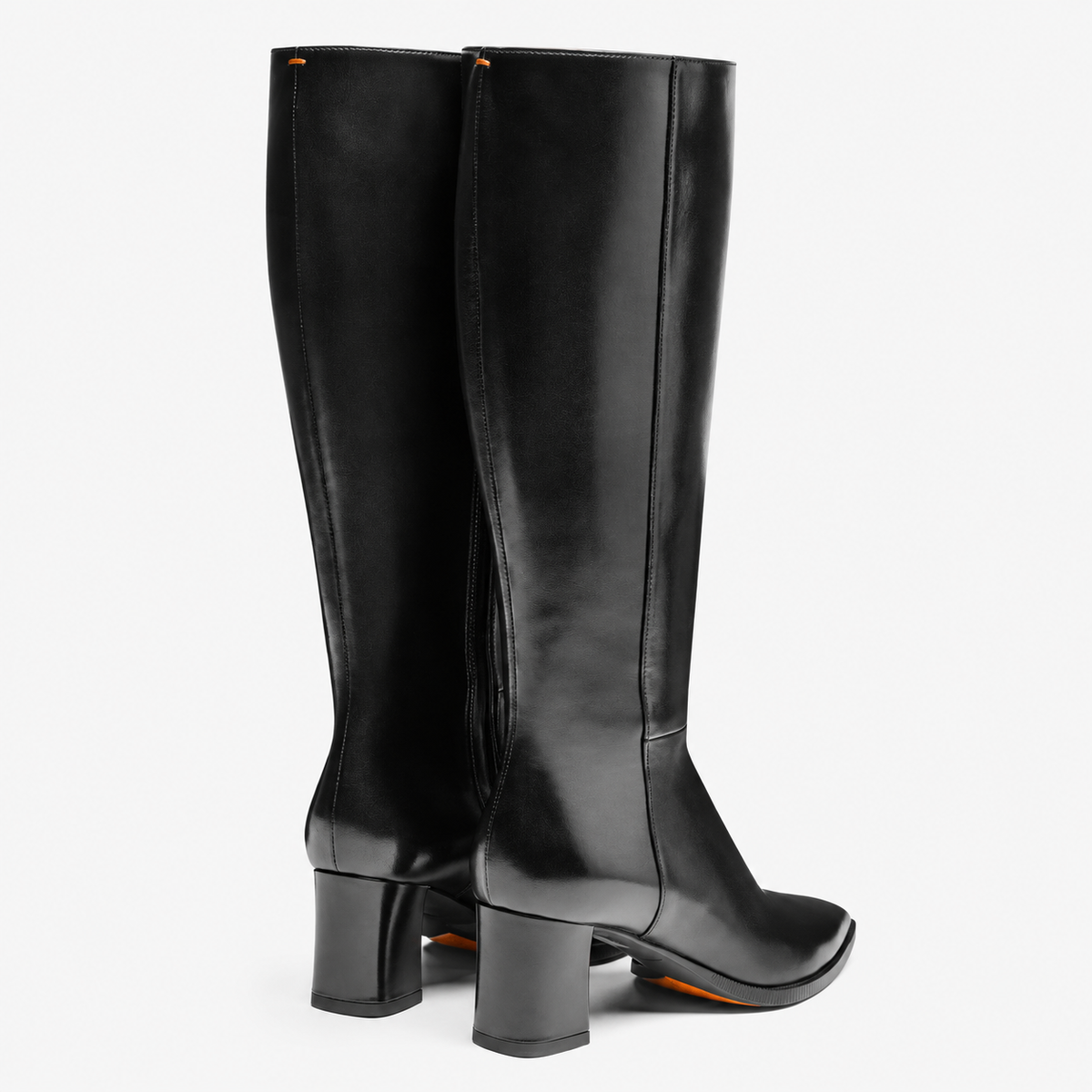 Boots Cuir noir bout pointu semelle gomme