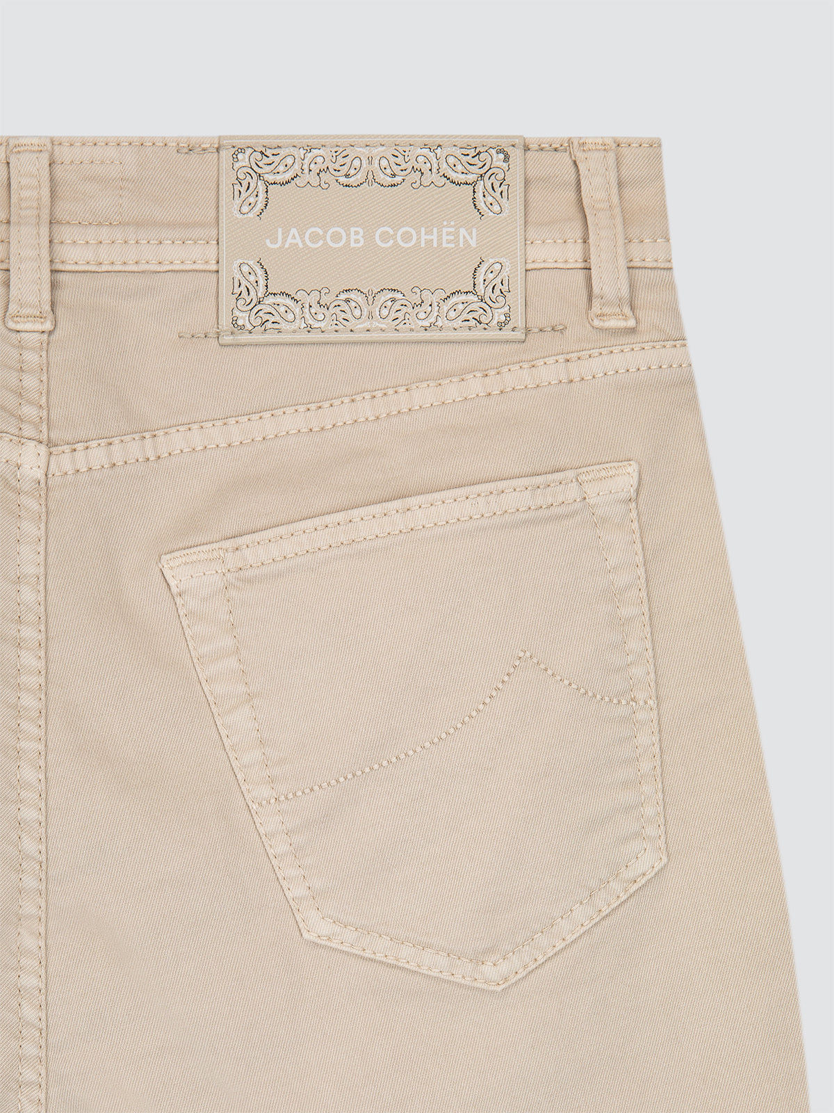 Beige pants Nick on a light gray background back patch logo Jacob Cohen 