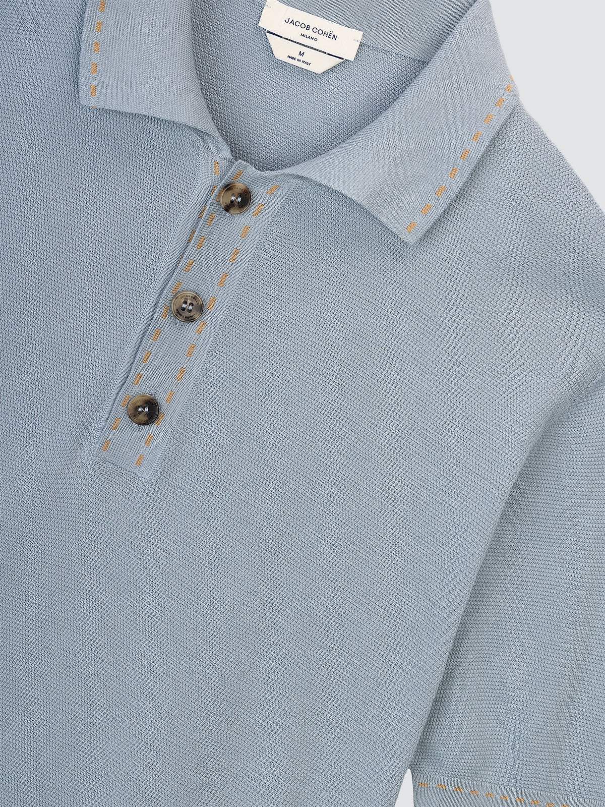 Strick-Polo aus hellblauer gebürsteter Baumwolle
